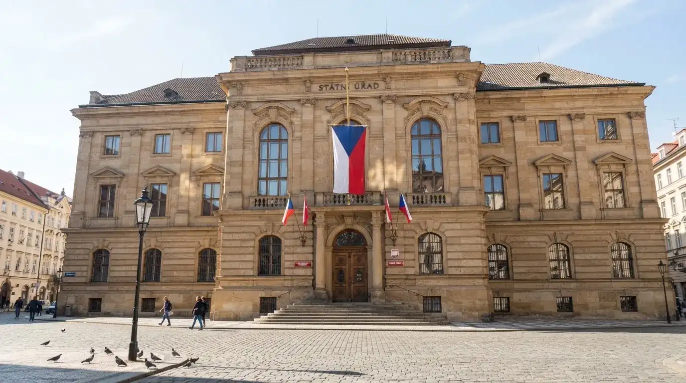 Historická úřední budova s vlajkami na slunečném náměstí — 50, 100, 150, 200 free spins za první vklad